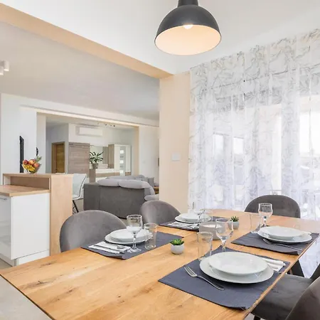 3 Bedroom Gorgeous In *