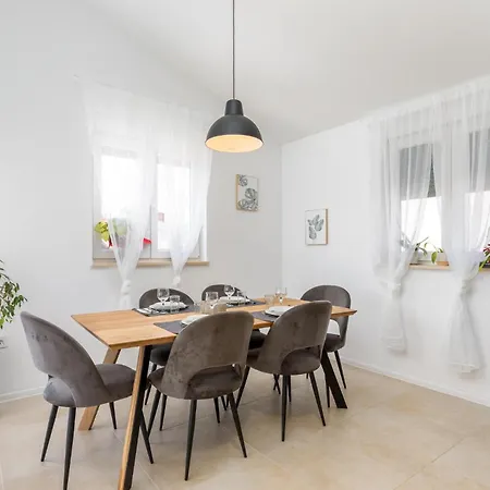 3 Bedroom Gorgeous In بيت للعطل *