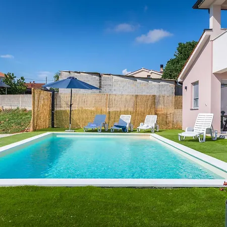 3 Bedroom Gorgeous In بولا