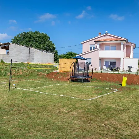 3 Bedroom Gorgeous In بيت للعطل