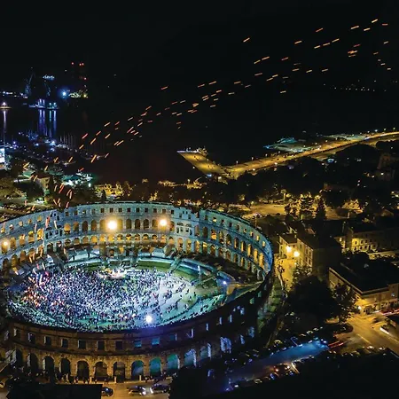 3 Bedroom Gorgeous In * بولا