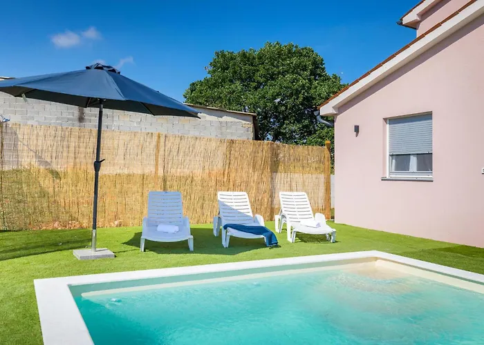 3 Bedroom Gorgeous In Pula