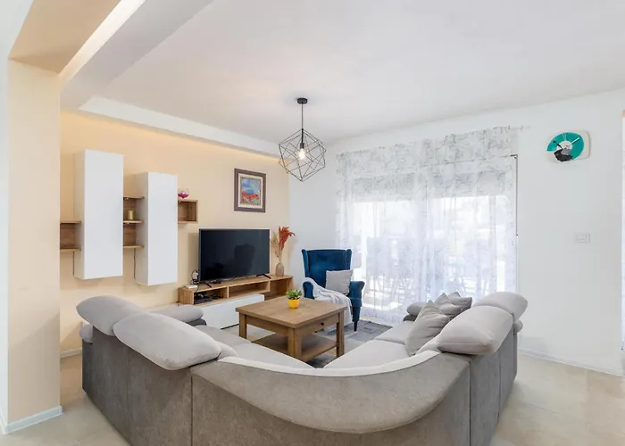 3 Bedroom Gorgeous In * Pula