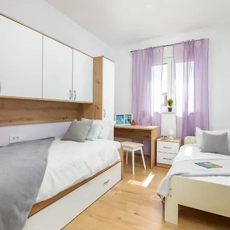 Luxurious Home In Pula Ferienhaus