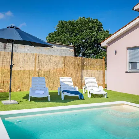 3 Bedroom Gorgeous In 풀라