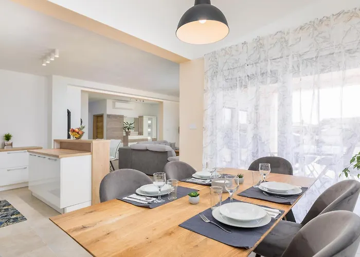 3 Bedroom Gorgeous In *