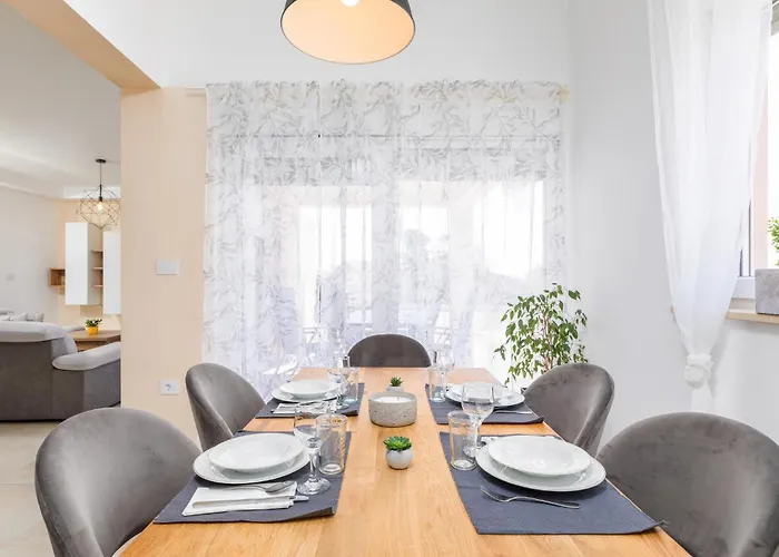 3 Bedroom Gorgeous In Пула