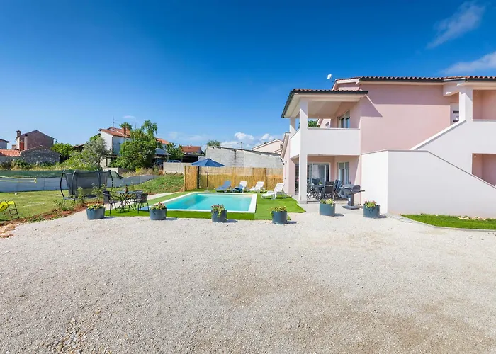3 Bedroom Gorgeous In Casa vacanze Pola