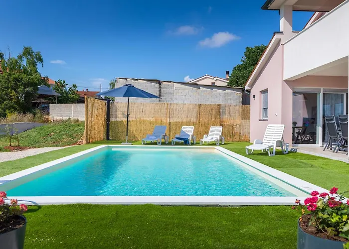 3 Bedroom Gorgeous In Pola