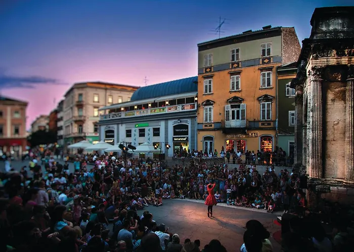 3 Bedroom Gorgeous In * Пула