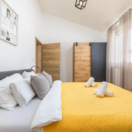 3 Bedroom Gorgeous In Pula