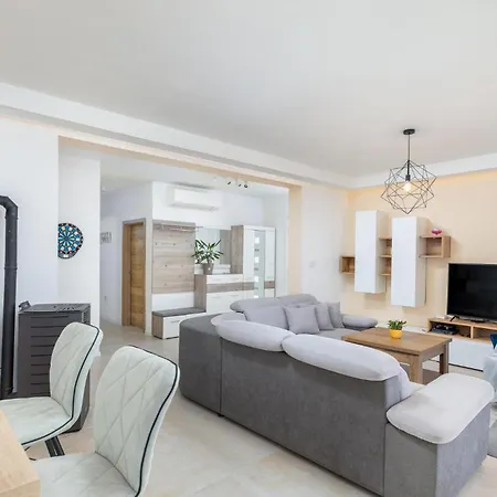 Tatil Evi 3 Bedroom Gorgeous In Pula