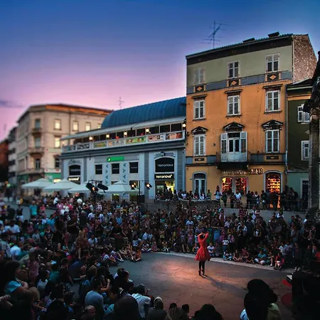 3 Bedroom Gorgeous In * Pula